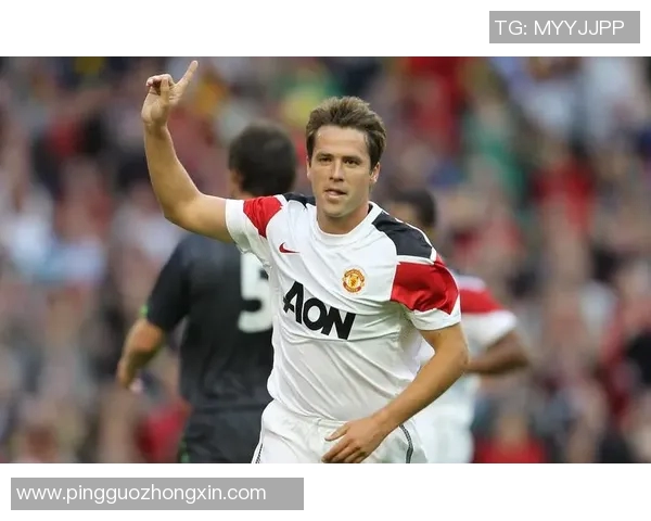 足球明星后背纹身艺术解析与风格展示