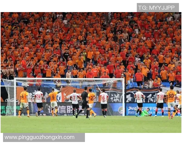 足球明星杰姆斯的传奇旅程与场上风采揭秘